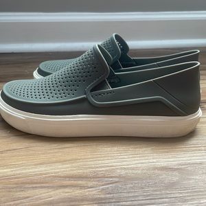 Crocs Canvas Shoe M 4 or W 6